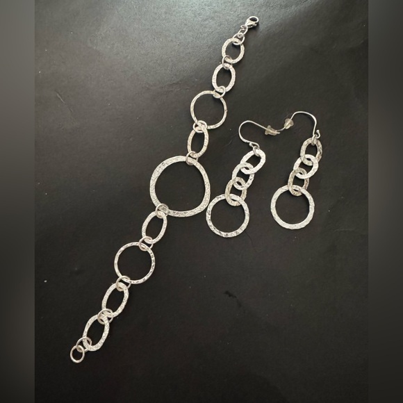 Hammered silver earring & bracelet set - Picture 4 of 4